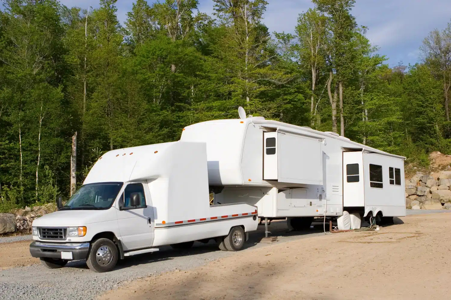 Truck with fifth wheel trailer